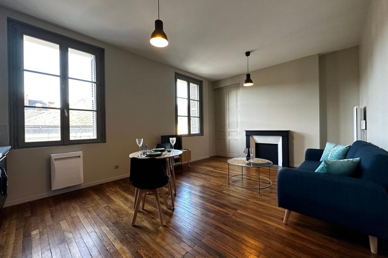 Le Magistral Beautiful One-Bedroom Apartment In The Historic Heart Of Tours Bagian luar foto