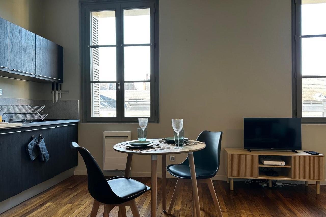 Le Magistral Beautiful One-Bedroom Apartment In The Historic Heart Of Tours Bagian luar foto