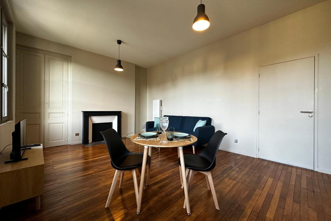 Le Magistral Beautiful One-Bedroom Apartment In The Historic Heart Of Tours Bagian luar foto